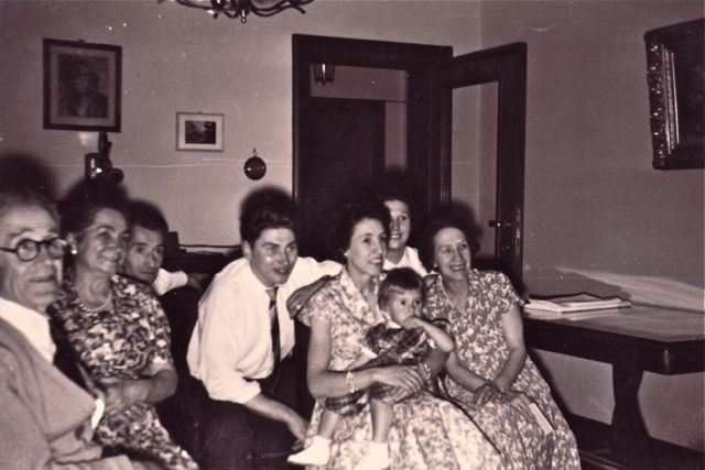 Alleen kleine Elsie begreep niet waarom die grote mensen zo moesten lachen met FC de Kampioenen. Toen ze zelf groot was nog niet trouwens.